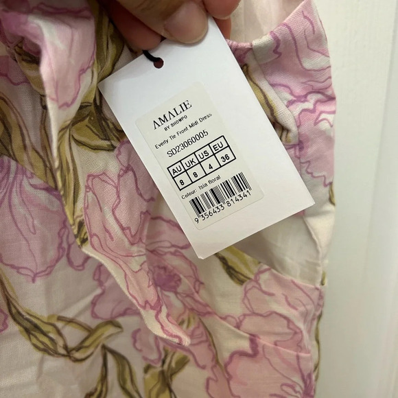 ! AMALIE THE LABEL - EVERLY TIE FRONT MIDI DRESS IN ISIA FLORAL - Picture 6 of 7